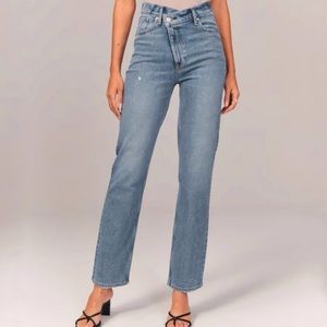 Abercrombie & Fitch The 90s Straight Ultra High Rise Curve Love Jeans